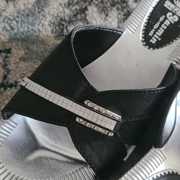 Shoes - Picture 2 of 4